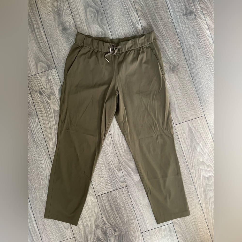 Lululemon on the fly 7/8 pants